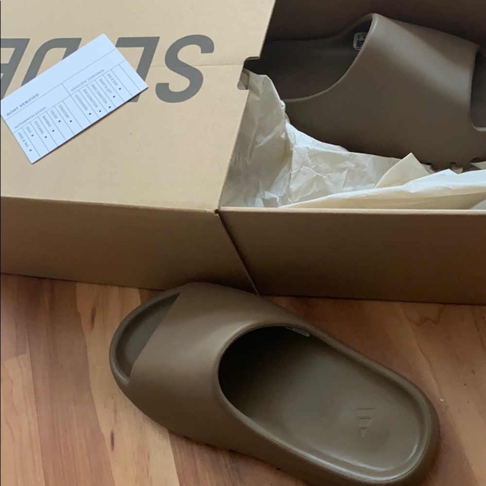 YEEZY SLIDE Earth Brown